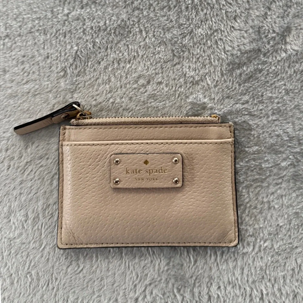 Kate Spade Leather Cardholder Coin Pouch Taupe Beige Zip Wallet Small Logo Plate